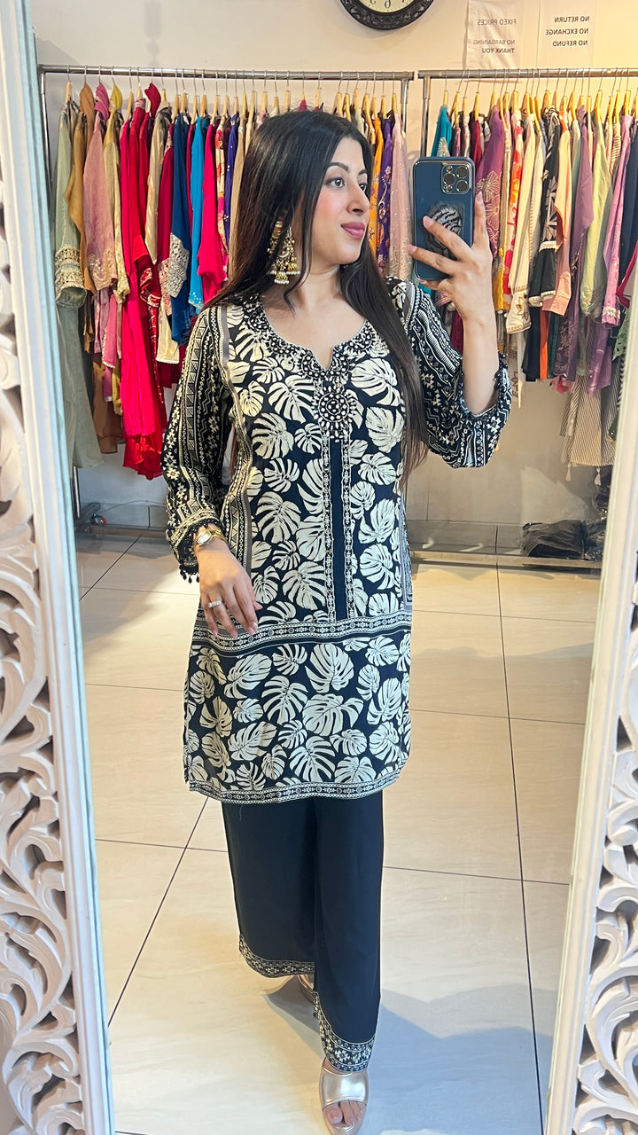 "TAASH"-2 PC BLACK FESTIVE SET