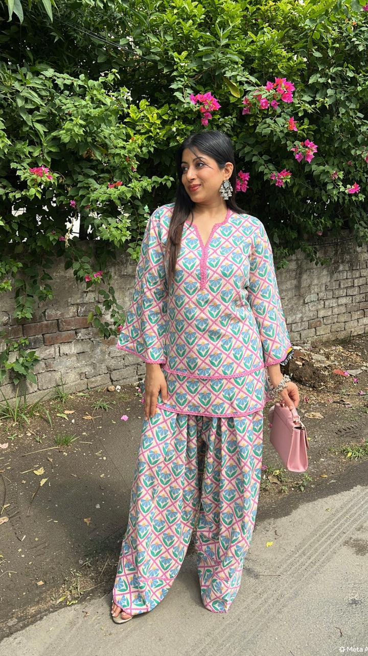 "ikkat"-printed farshi set