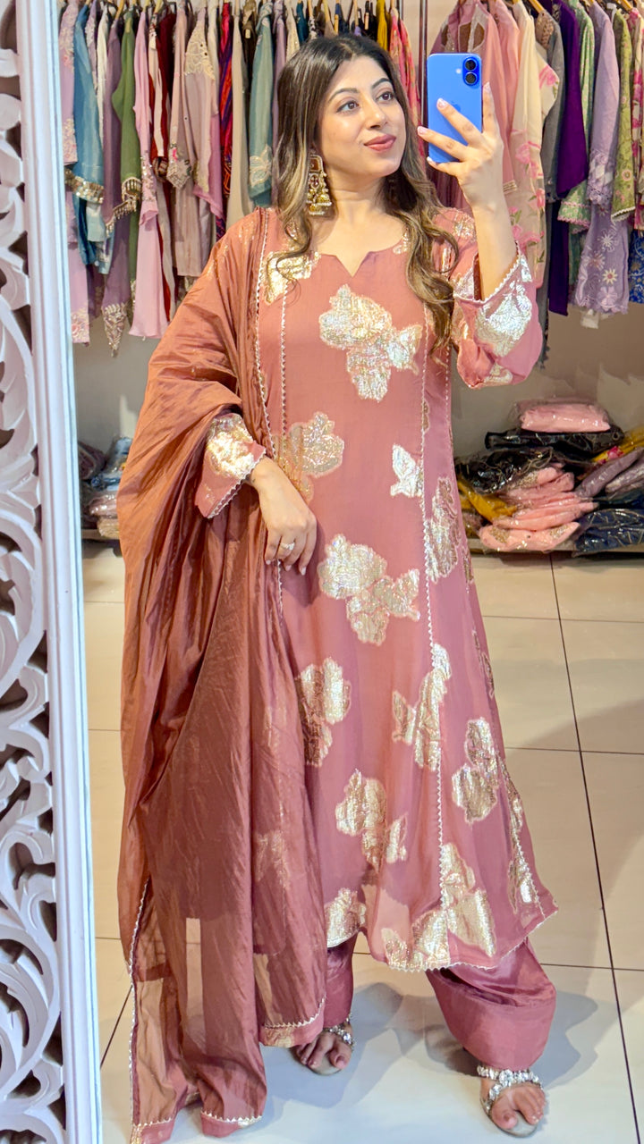 "hiba"-Beautiful foil-printed kurta set with matching trousers and a draped dupatta