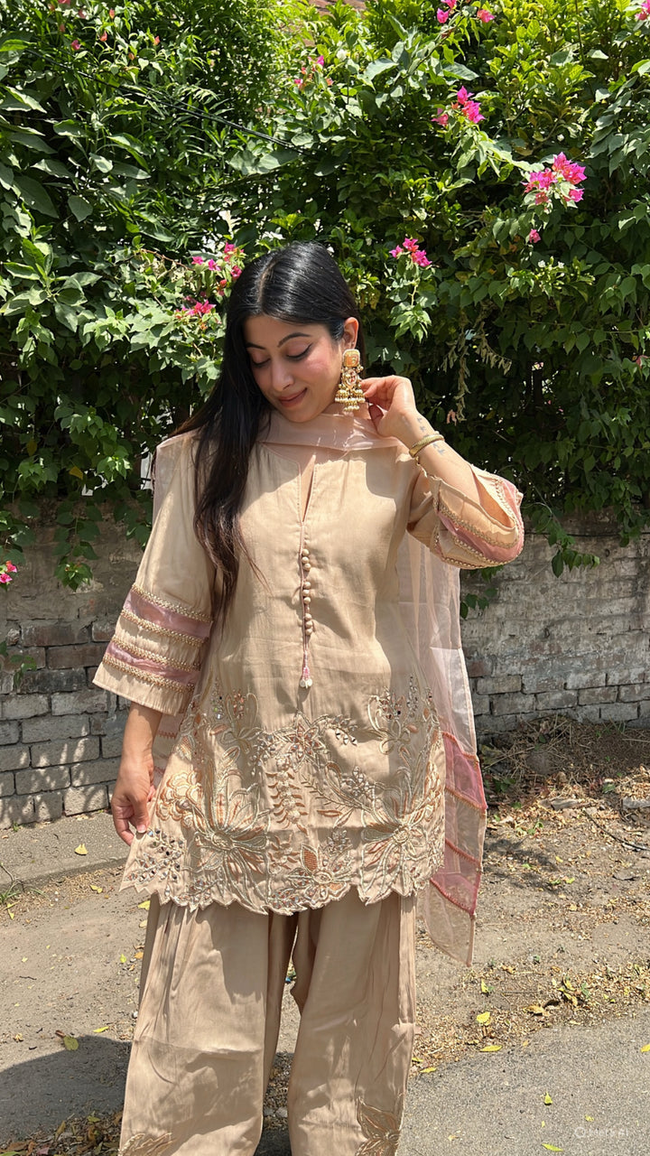 "inaayat"-farshi suit