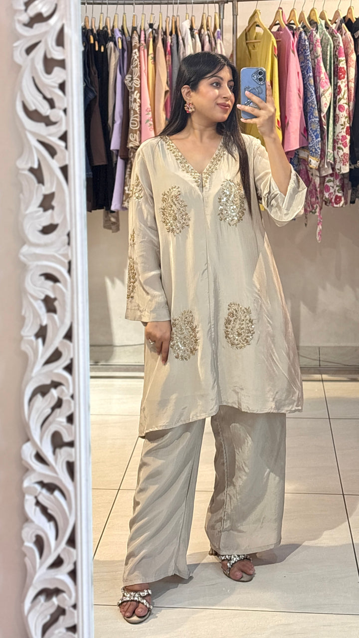 "kunava"-EMBELLISHED TWO PIECE SET