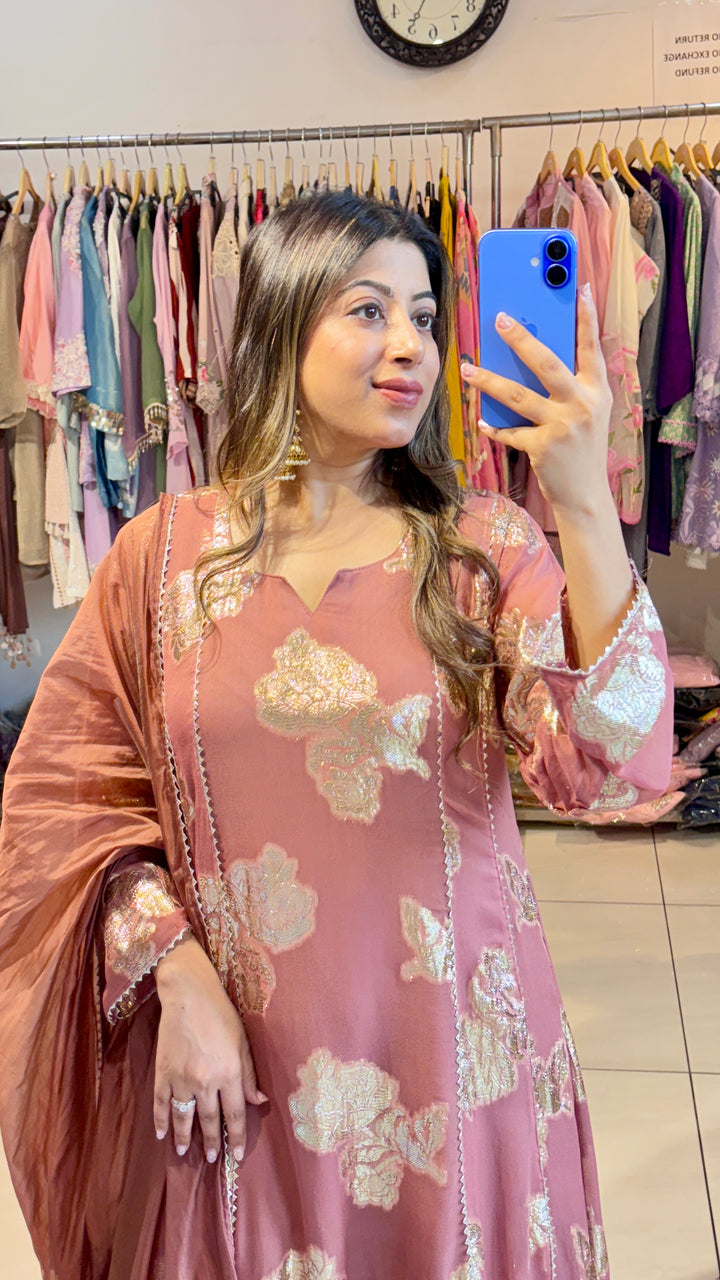 "hiba"-Beautiful foil-printed kurta set with matching trousers and a draped dupatta