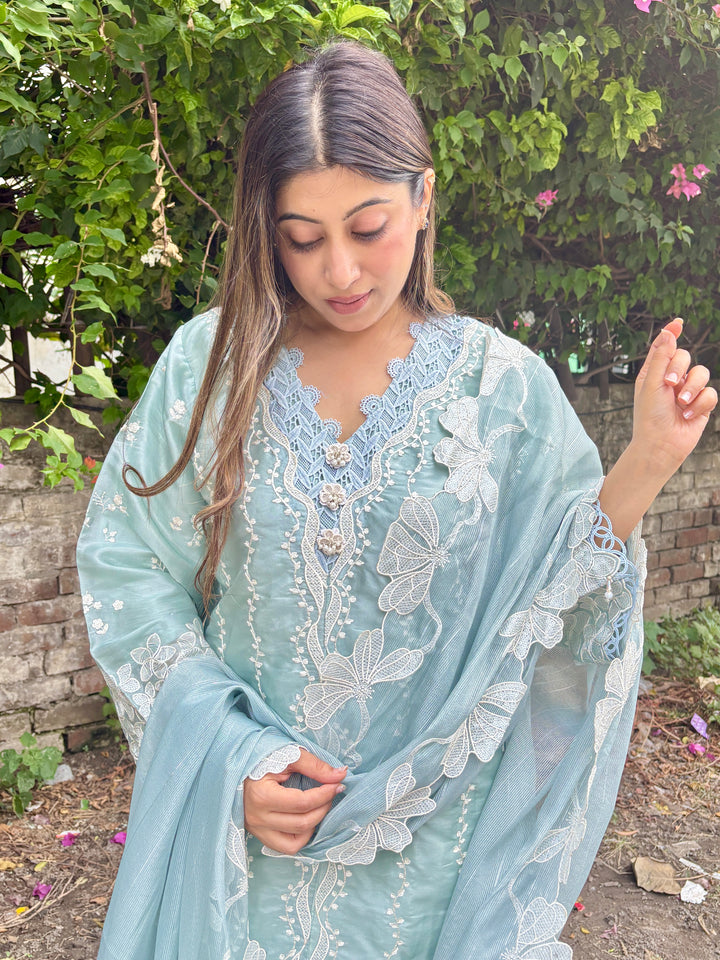 "libaas"-three piece pakistani suit