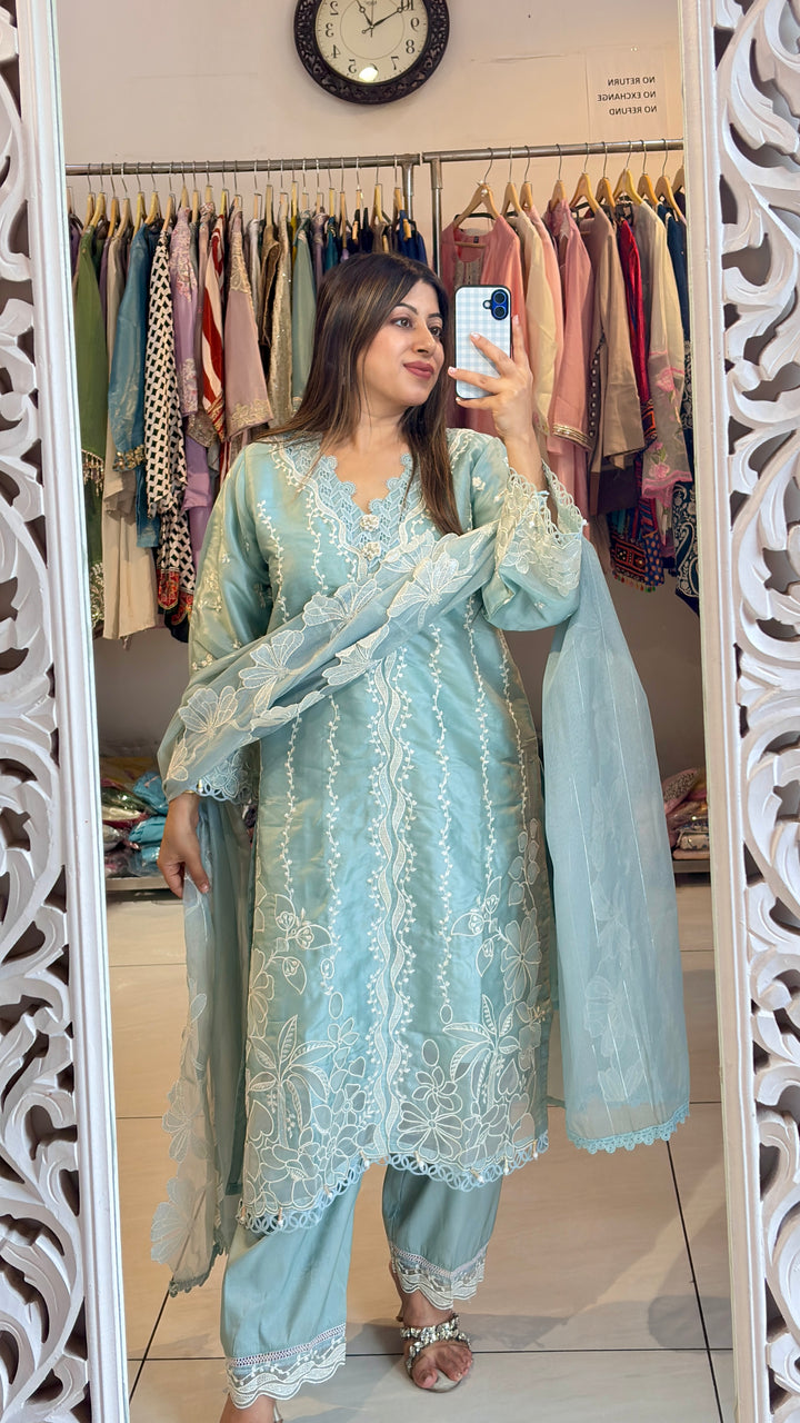 "libaas"-three piece pakistani suit