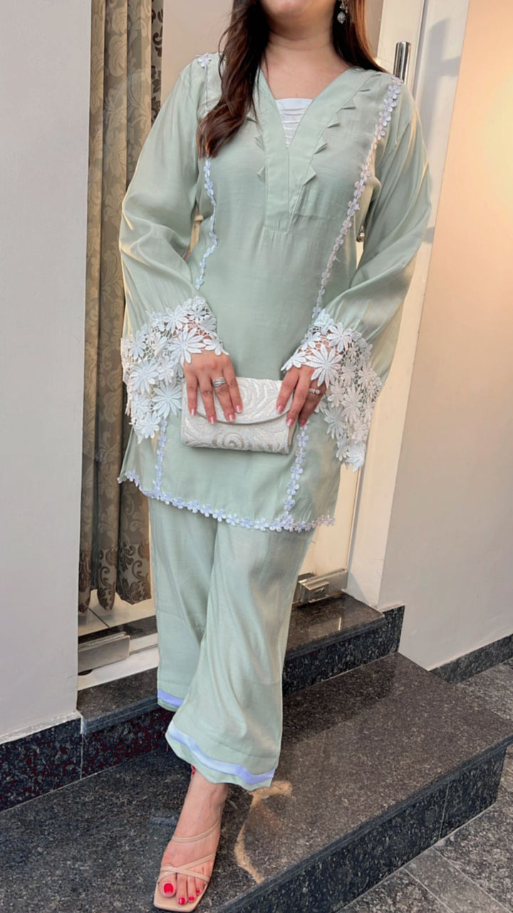 PASTEL GREEN CO-ORD WITH LACE DETAILING