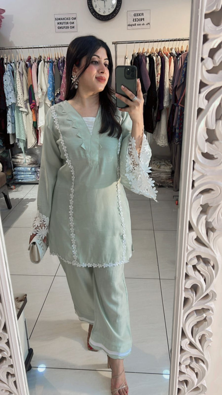 PASTEL GREEN CO-ORD WITH LACE DETAILING