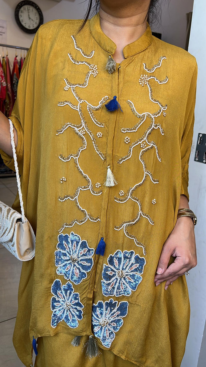 Kaftan Set With Exquisite Embellishments