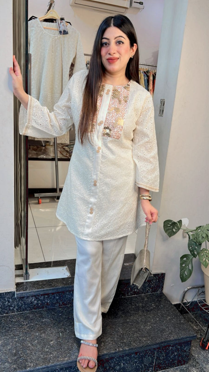 SCHIFFLI CO-ORD WITH NECK DETAILING